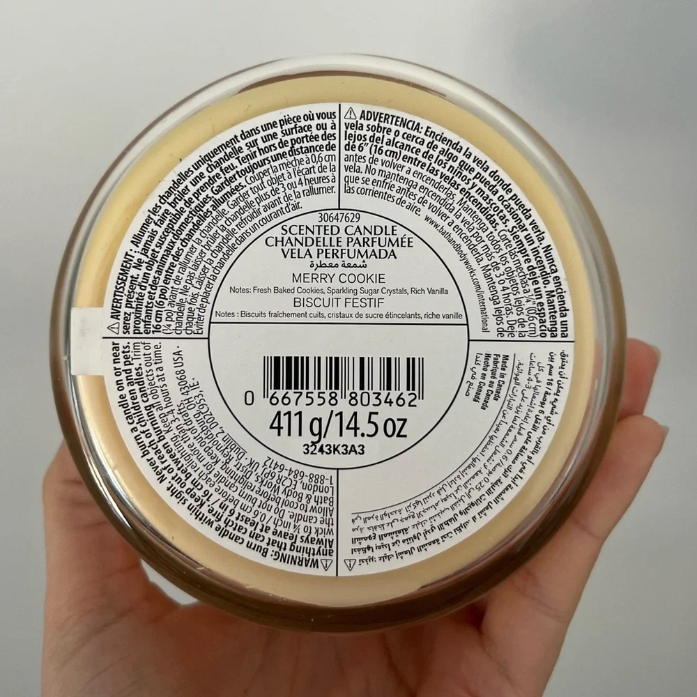 NEW 🆕 Bath & Body Works Merry Cookie 3-Wick Large Scented Candle - Picture 2 of 4